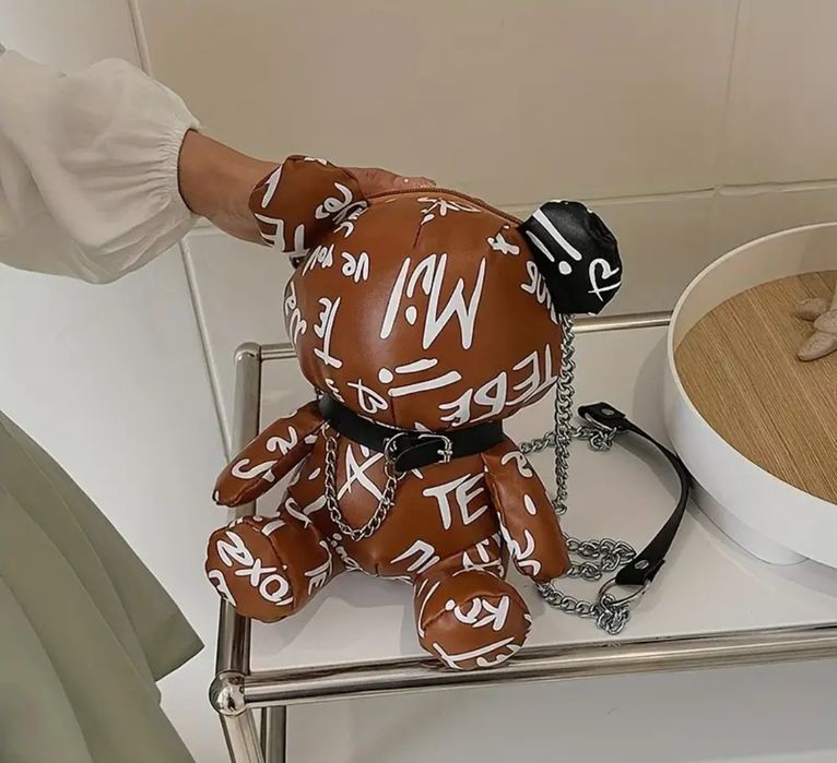 Кафява чанта мече