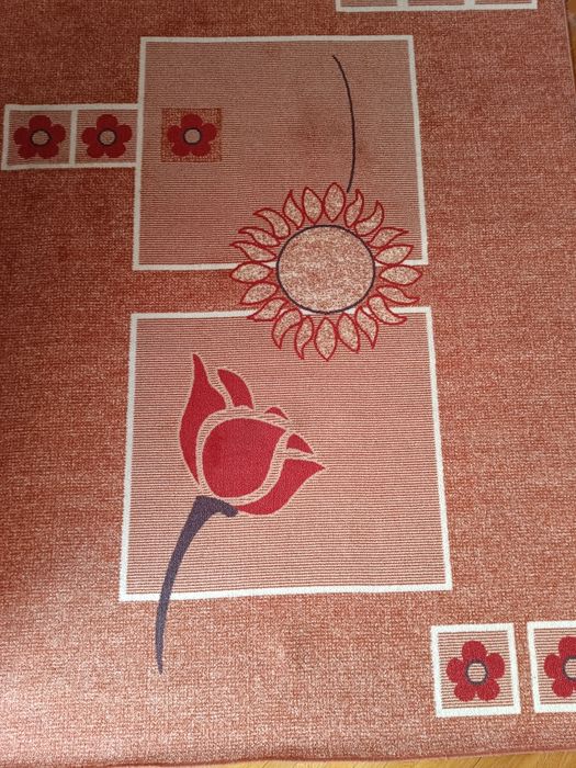 Мокетен килим с цветя