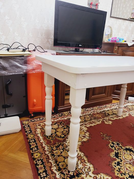 Продам белый стол