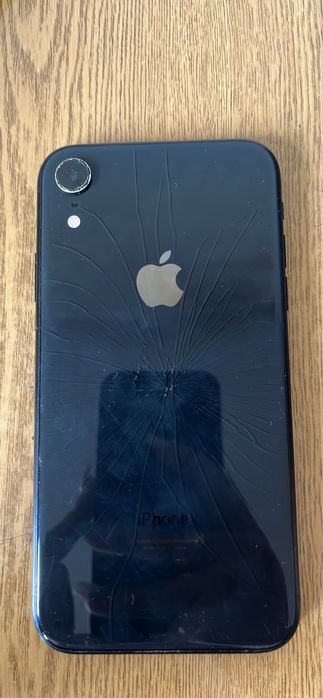 Продавам IPhone XR
