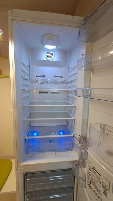Combina frigorifica BEKO 355 litri