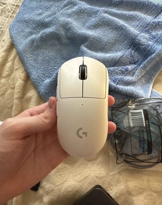 Logitech Superlight в белом цвете