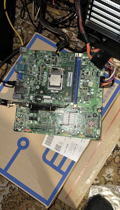 Sticare Ssd 250gb adata și placa de baza