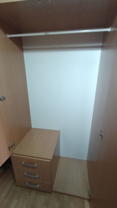 Vând urgent dulap haine