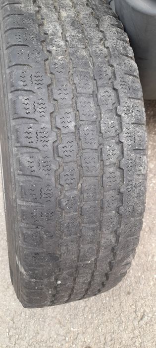 Vind 4 bucăți gume cu genti 205 /65/16 C.  Și un set de 4 bucăți de 205/60/R16