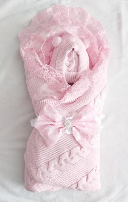 Продам красивый вязаный конверт на девочку