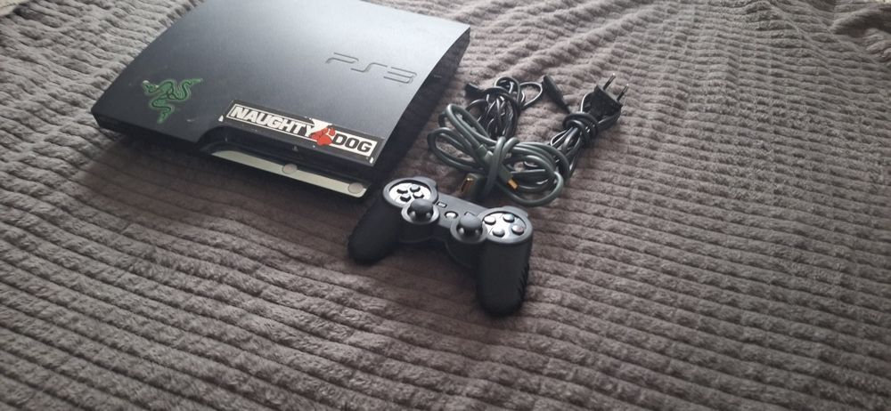 Vând PS 3 în stare perfecta