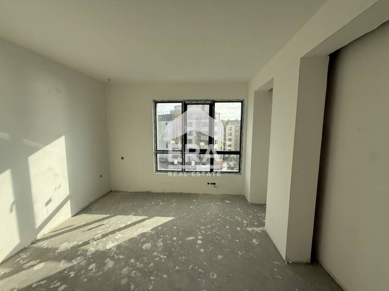 Тристаен, преустроен в двустаен апартамент за продажба, с нескриваема