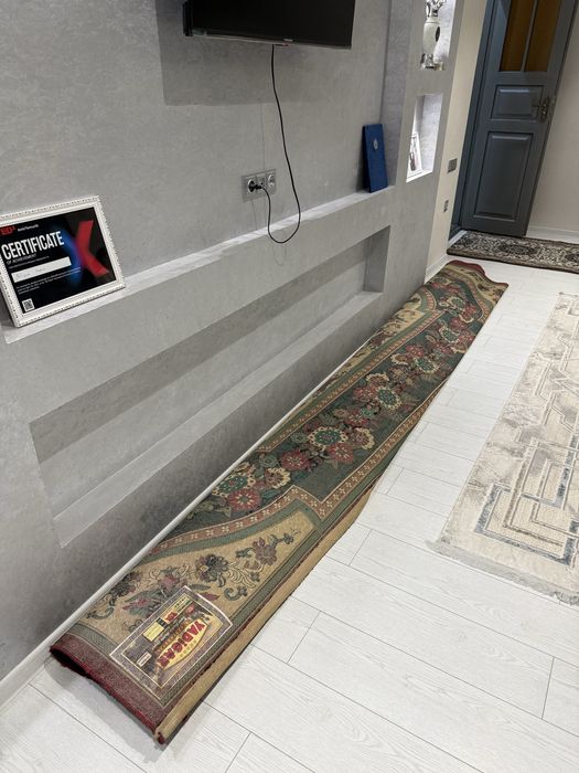 Срочно икта гилям сотилади. Яхши холатда. 5*4. Доставка бор. Пуллик.