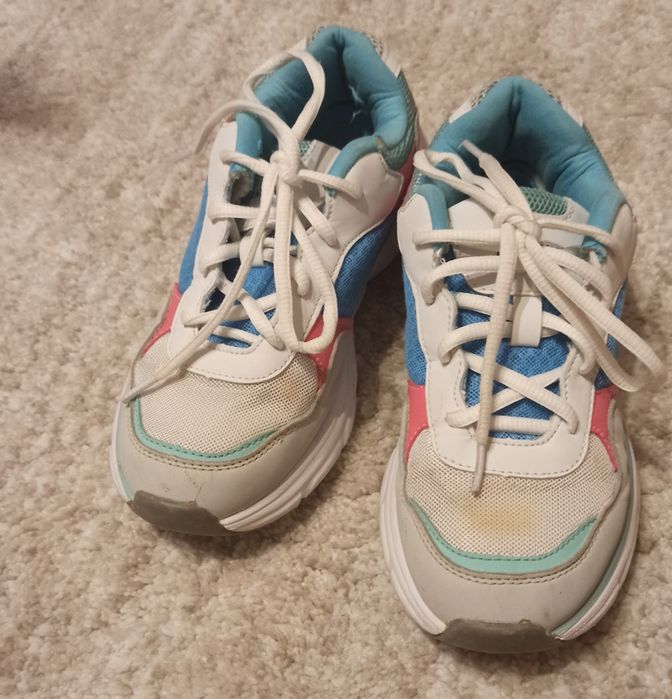 Дышащее кроссовки.