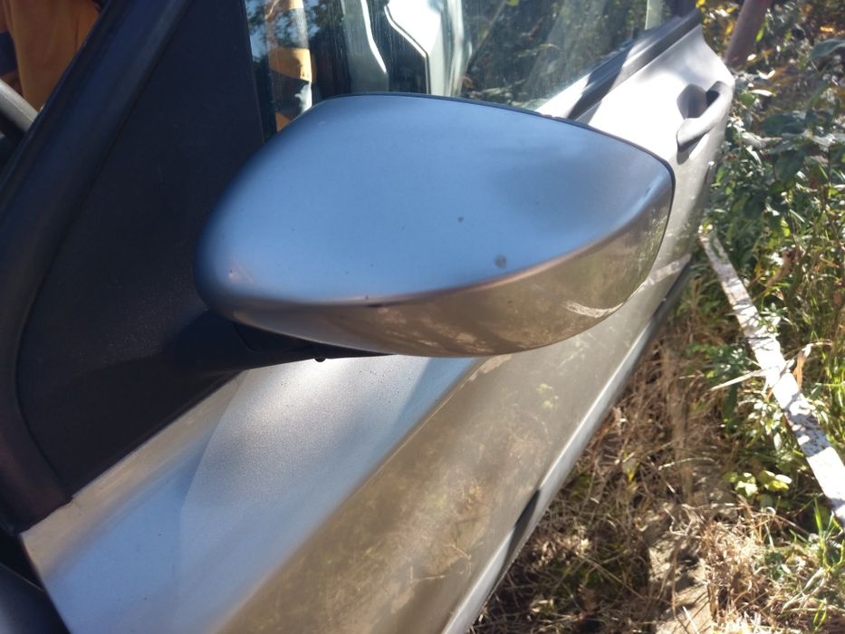 Продавам ляво огледало Стило