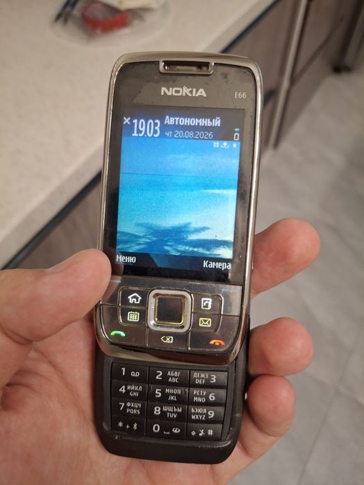 Продаю Nokia e66!