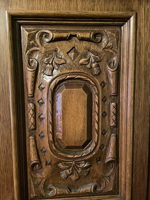 Старинен шкаф