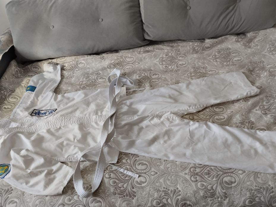 Шлем для каратэ новый