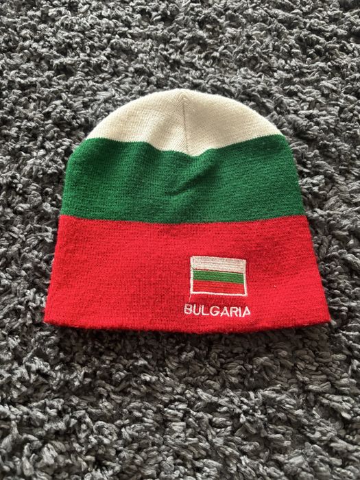 Чисто нови зимни шапки на Левски и България