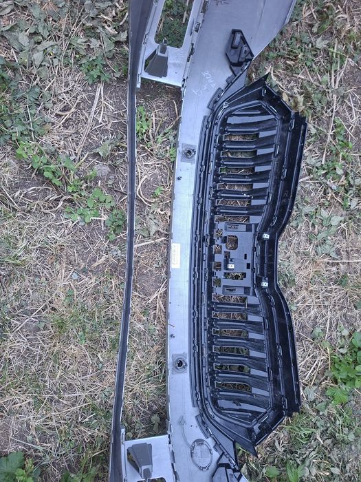 Bară Față Octavia 4 și octavia 4 facelift cu grilă