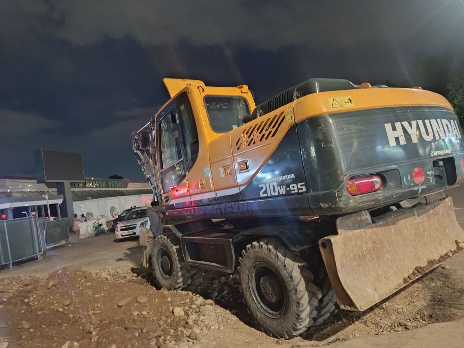 Экскаватор Hyundai 210