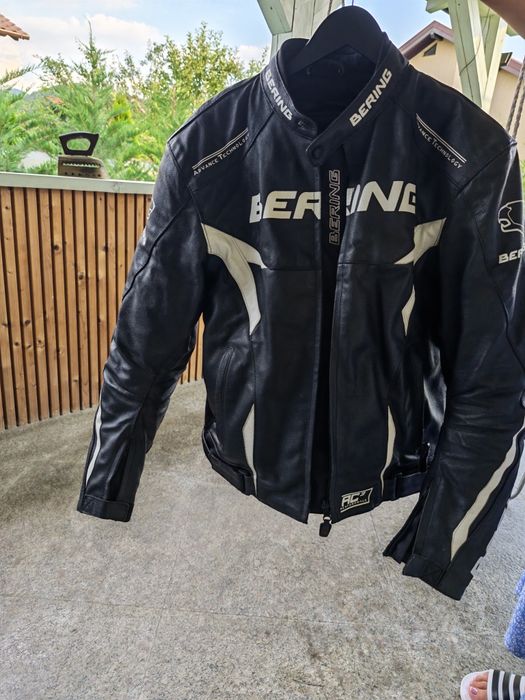 Vând geaca moto piele Bering