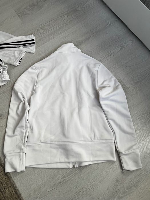 Продавам дрехи на Adidas