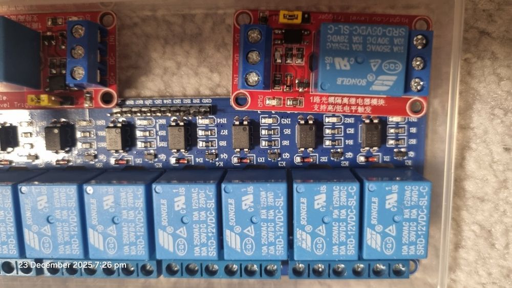 Arduino uno 4 placi si 2 ecrane