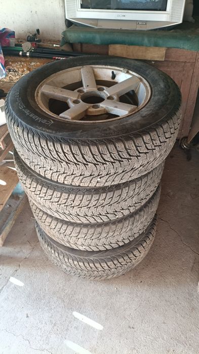 Продам зимнюю  резину с дисками