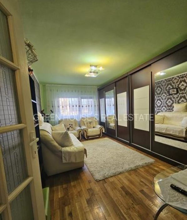 Vând apartament 3 camere -Deva