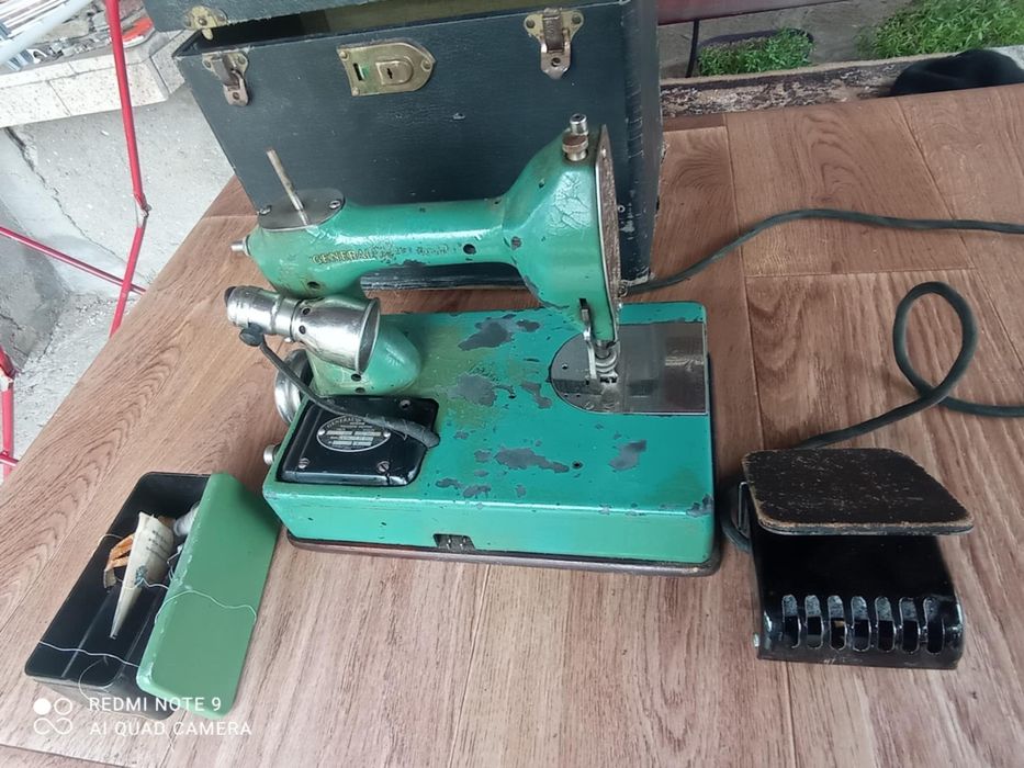 Много стара шевна машина