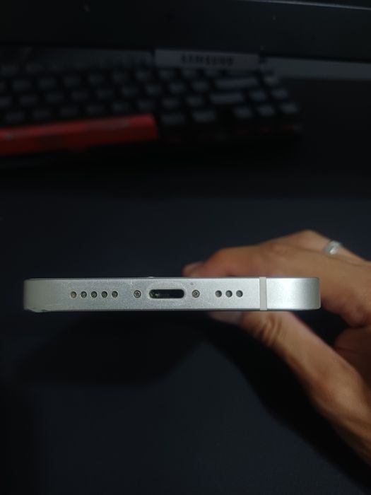 Iphone 12 в идеальном состоянии