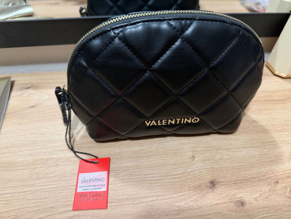 Чисто нов несесер Valentino