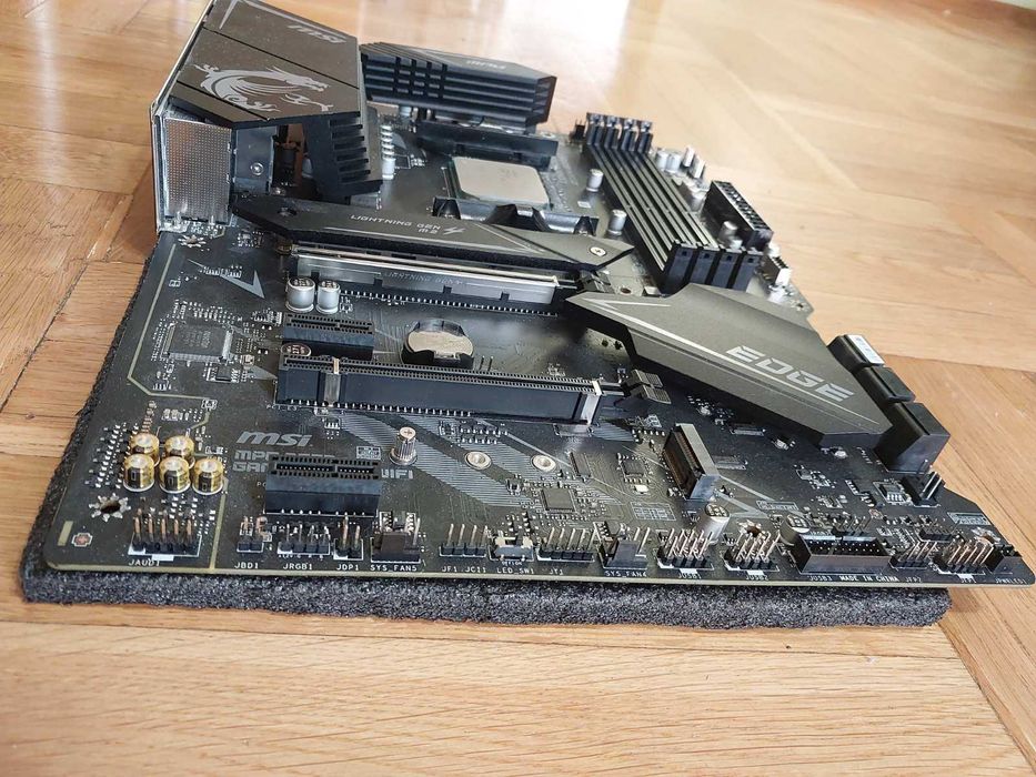 AMD Ryzen 5 5600X + MSI B550 Gaming Edge Wi-Fi