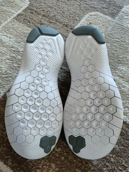 Продам кроссовки Nike оригинал