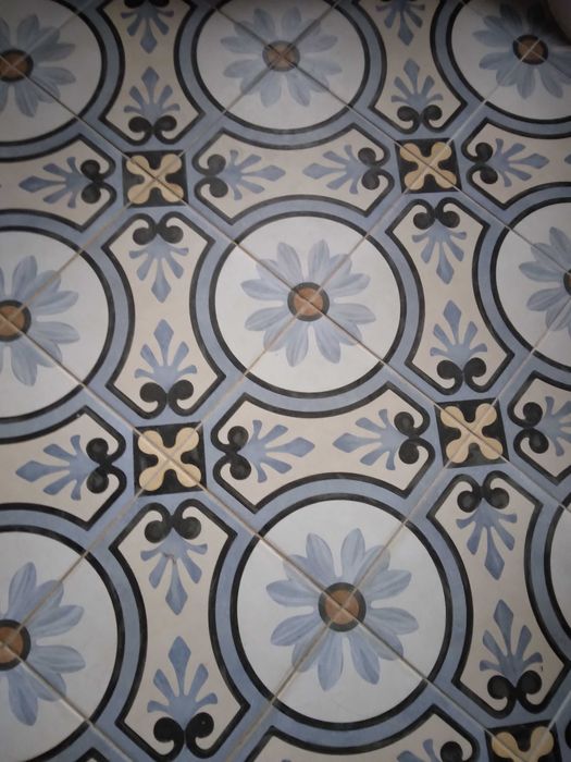 Интересни плочки за под и стена