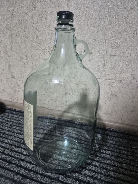 Бутылка от виски , большая.
