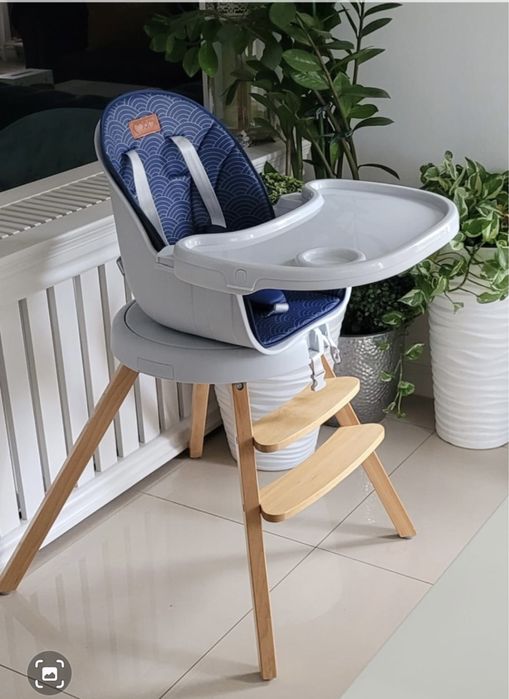 Scaun de masa rotativ