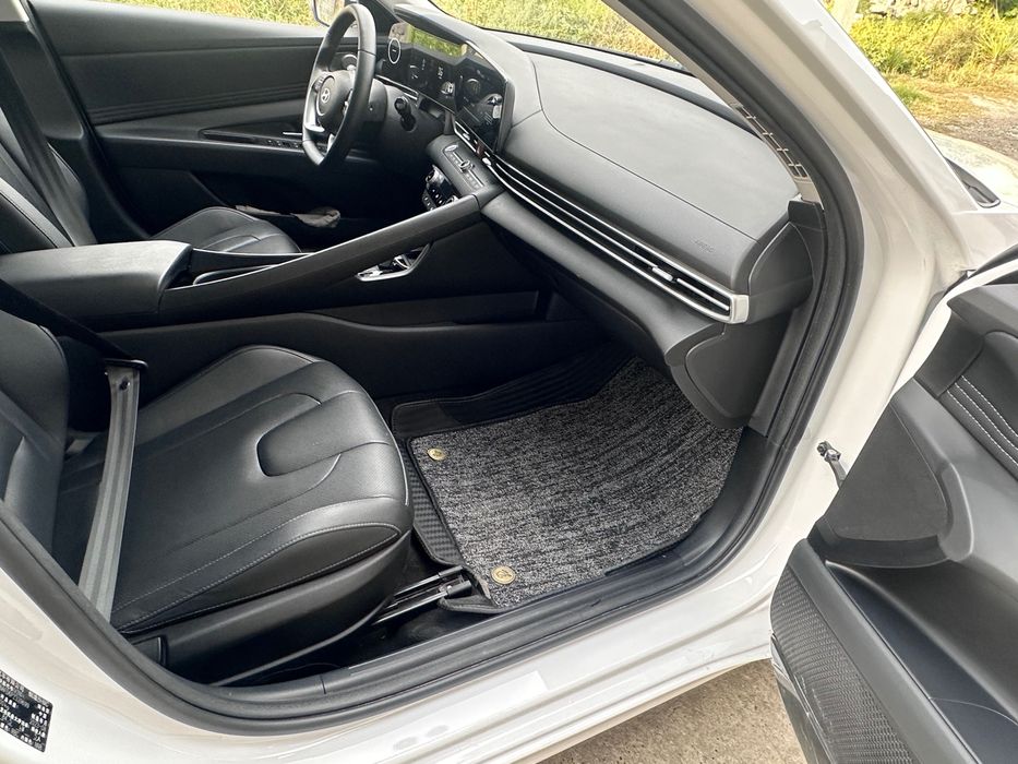 Hyundai Elantra 2023г