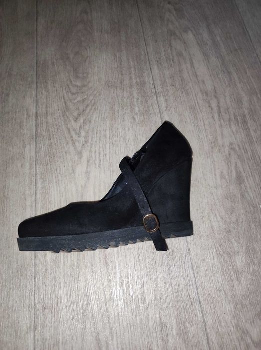 Продам туфли весенние