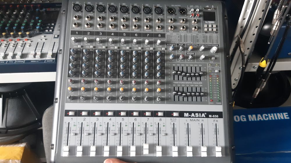 Активный микшерный пульт