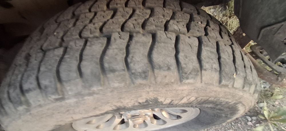 Резина в хорошем состоянии