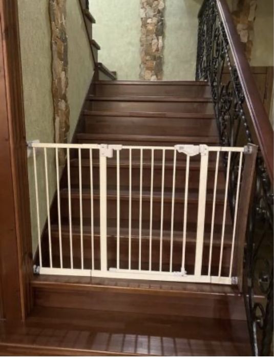 Ворота безопасности на лестницу