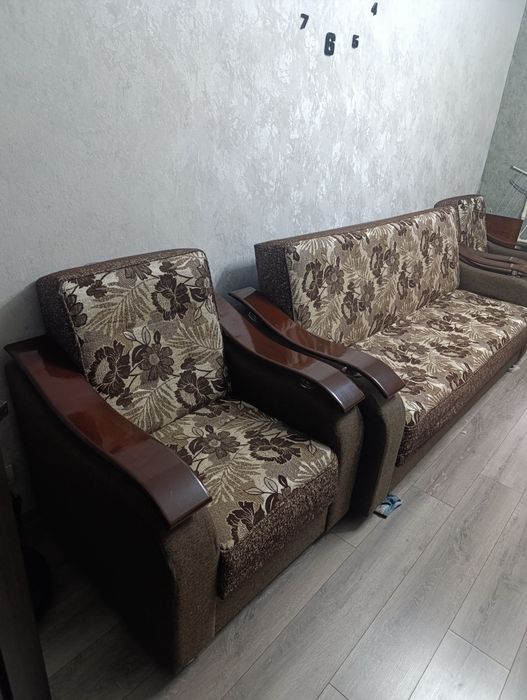 Продаю комплект мягкой мебели