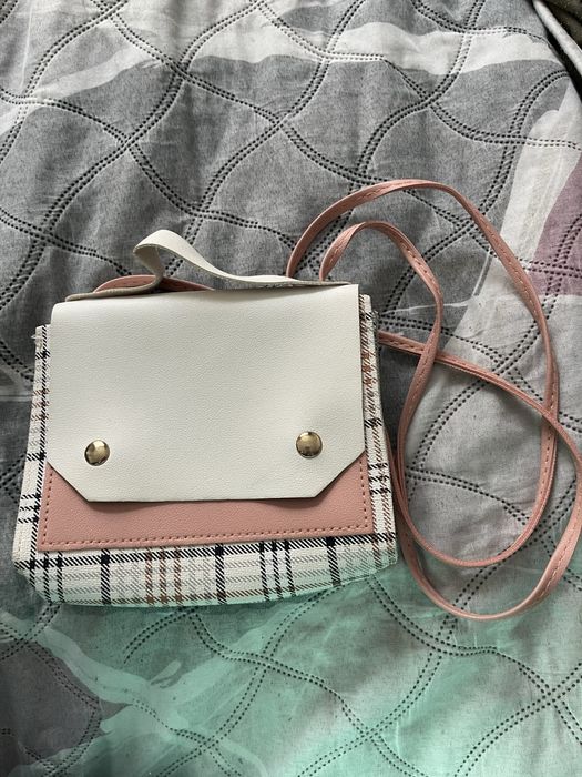 Шапка, чанта и ръкавици