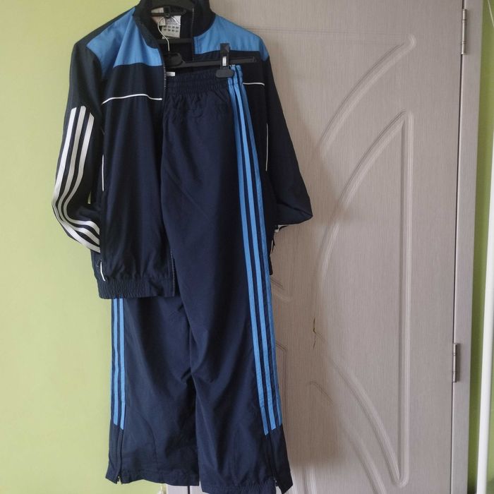 Комплект анцуг Adidas 11-12 г.Цена 44.99 лв.