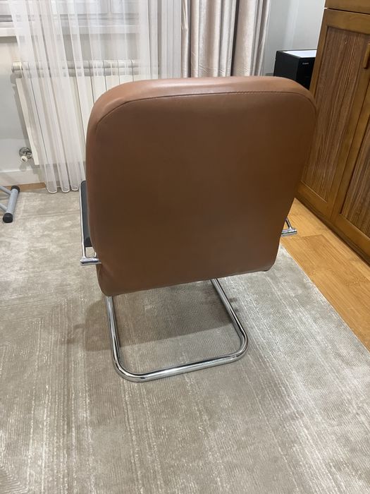 Кожаный стульчик