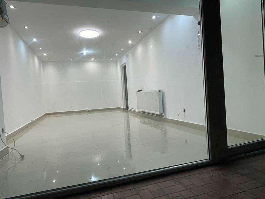 Proprietar ,ofer spatiu birouri cabinete  vitrina stradala cat tot peretele la bulevard intrare separat din strada  61 mp 3 camere  2 holuri