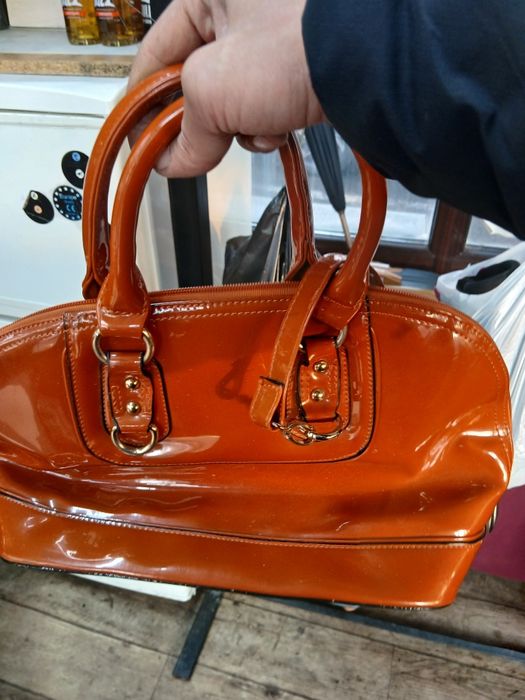 Продам женскую сумочку.