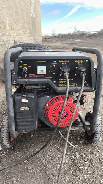 Продам бензогенератор Huter DY6500LX