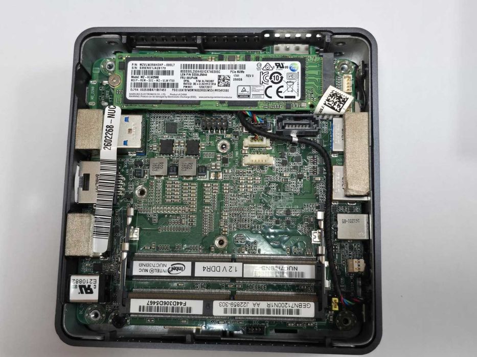Mini PC Intel NUC NUC7i3BNK - Intel Core i3-7100U, SSD 256GB, Fără