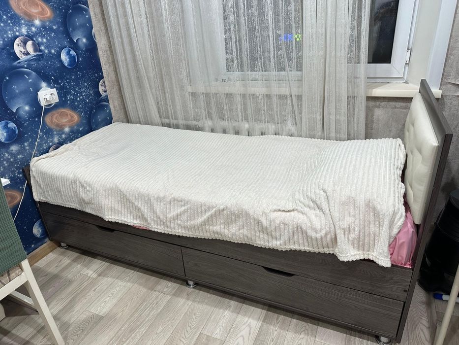 Кровать с матрасом