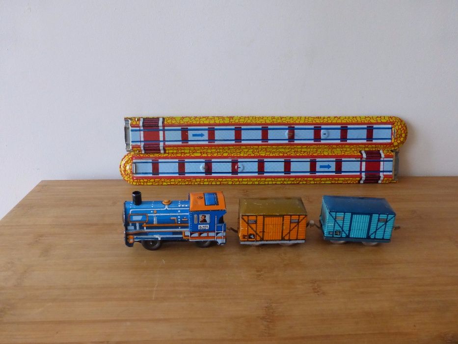 Механично влакче с ключе и релси игра играчка 1970 г