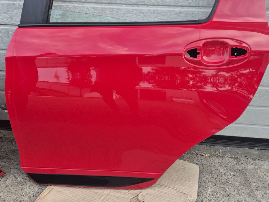 Uși Stinga Față/Spate Yaris 3. 2017-2019. Model cu bandou.